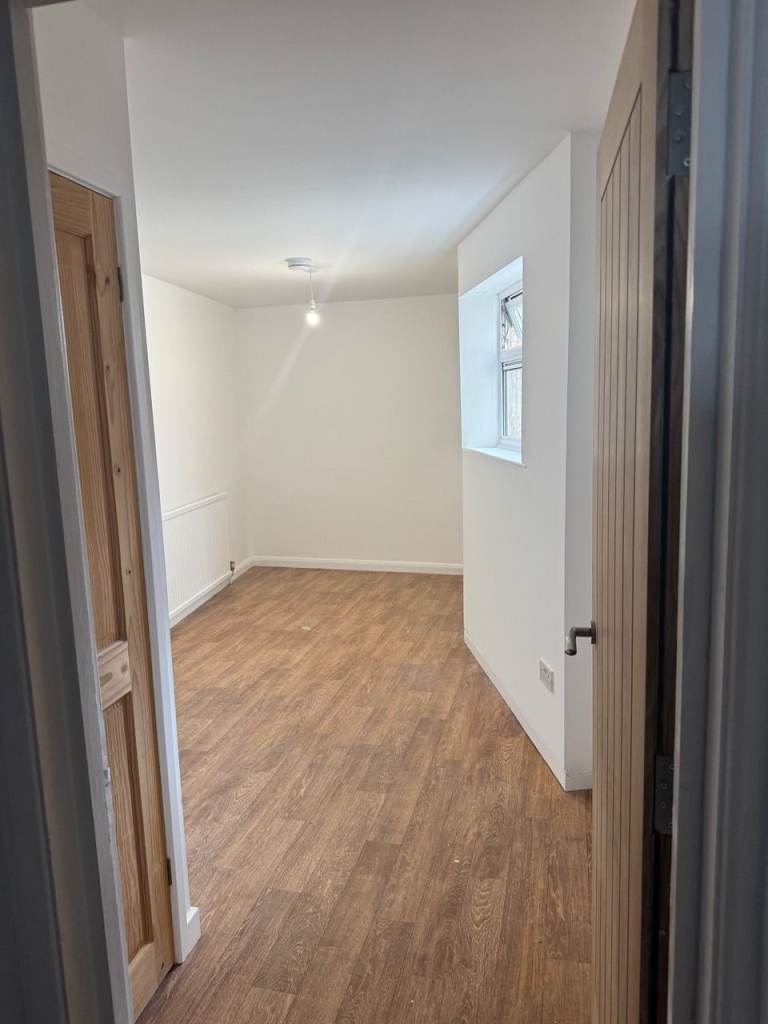 Rooms to rent, CHARD, SOMERSET