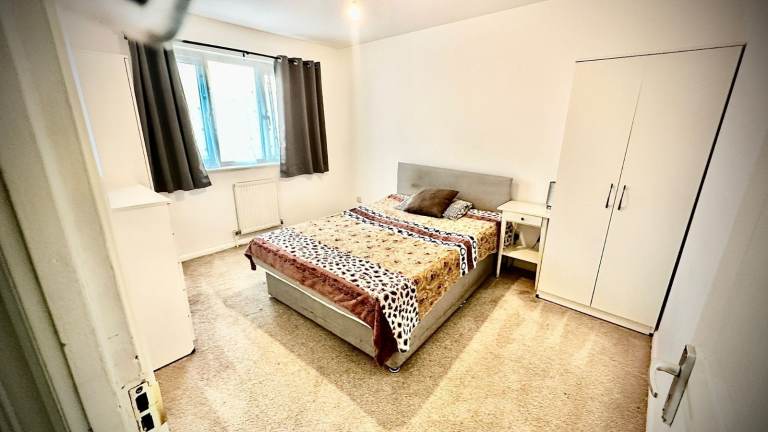 3 Bedroom House Semi-detached in Hayes/Hillingdon £2,600 per month