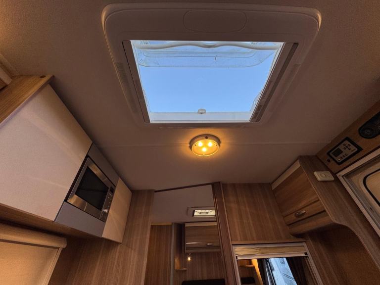 ⭐️ 2013 STERLING ECCLES SPORT 554 ⭐️ FIXED BED 4 BERTH ⭐️ LARGE SOLAR PANEL ⭐️