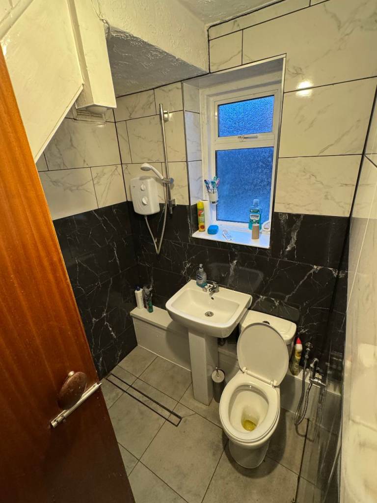 2 Bedroom House for Rent on Callington Road, Reading