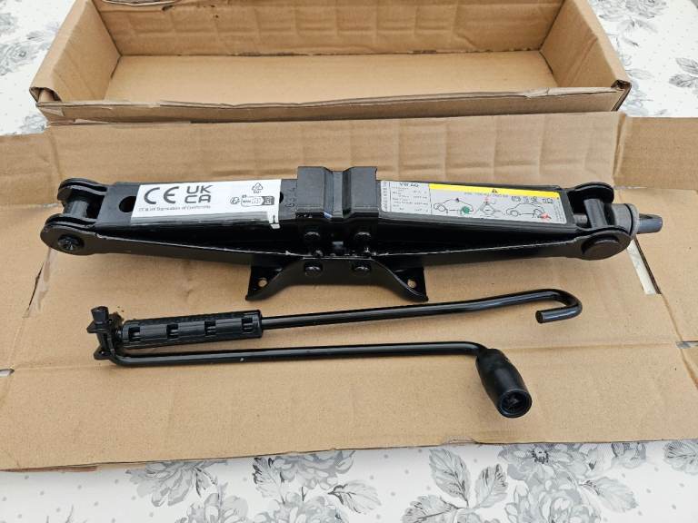 Audi A3 Jack and handle. Fits Vw Golf. Skoda Octavia. Seat/Cupra Leon/Formentor from 2020+