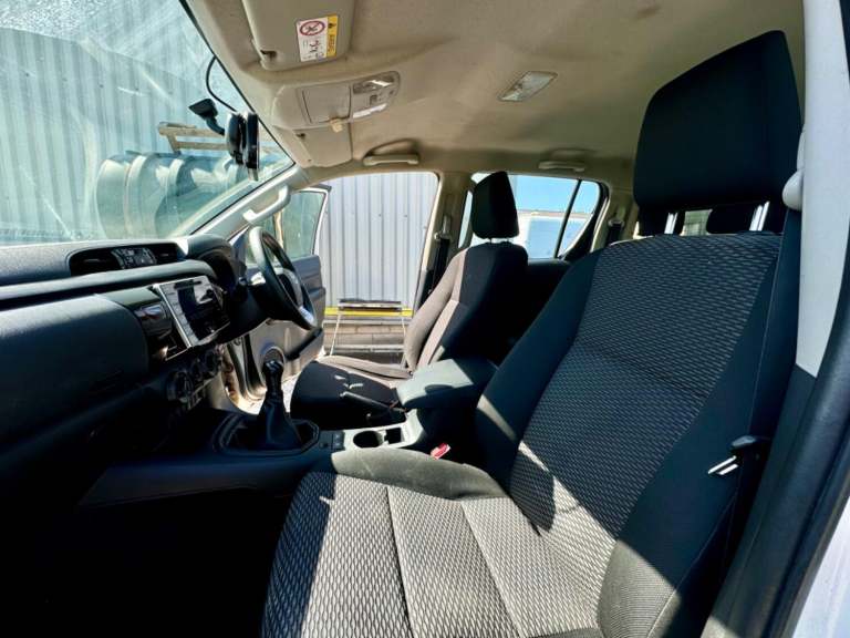 TOYOTA HILUX 2.4 D-4D Active UTILITY SPEC White Manual Diesel 2019 EURO 6