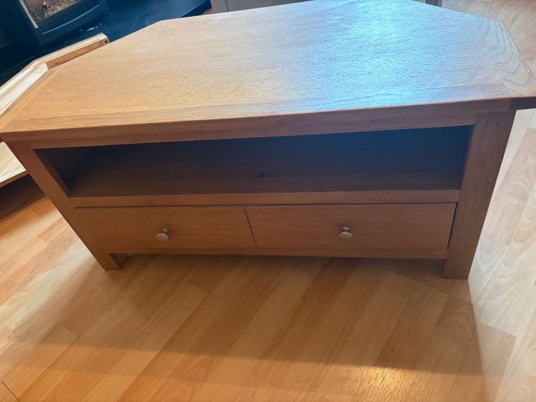 Oak corner tv stand