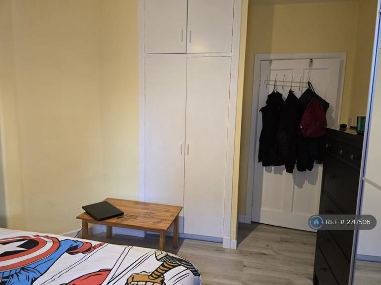 2 bedroom flat in Richmond Place, Edinburgh, EH8 (2 bed) (#2717506)