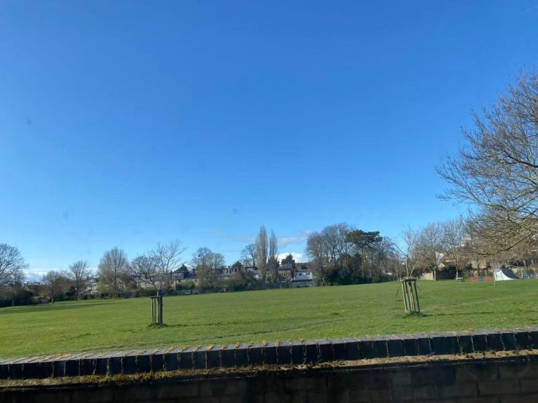 En suite room in Morden townhouse 