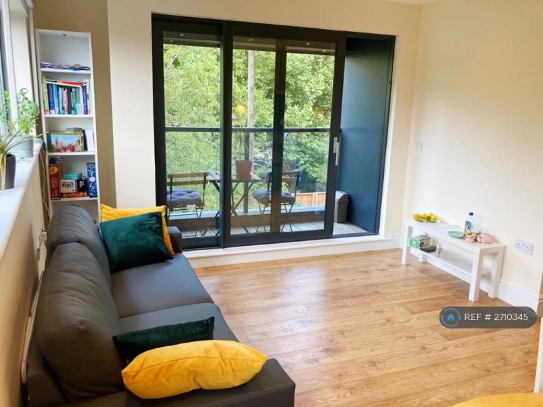 image for 2 bedroom flat in Tower Bridge Road, London, SE1 (2 bed) (#2710345)