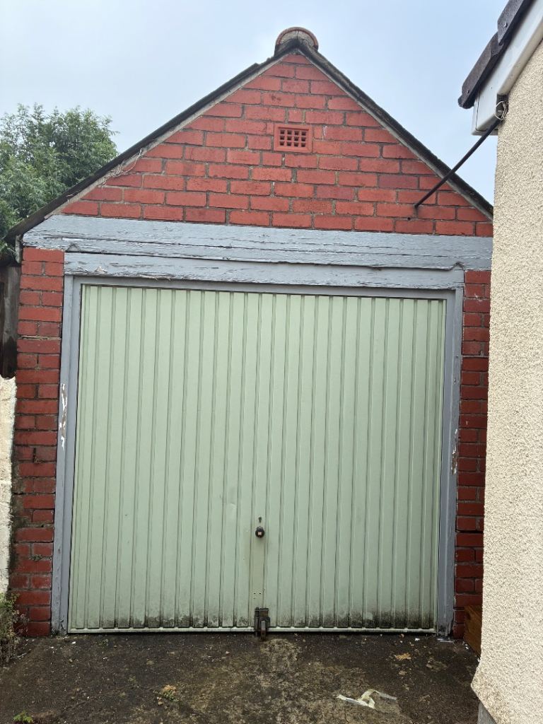 Garage to rent