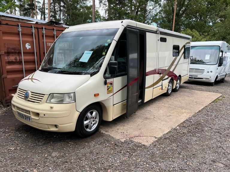 VOLKSWAGEN TRANSPORTER CAMPER - 6 BELTS - 4 BERTH - AUTOMATIC