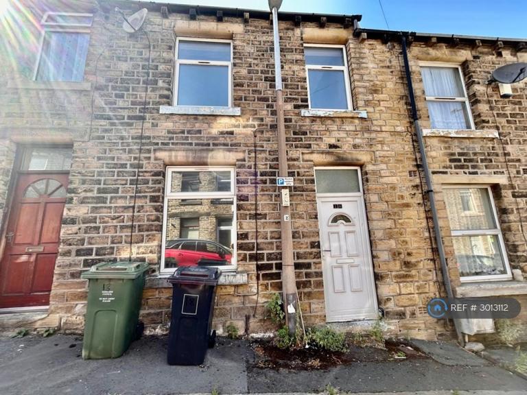 2 bedroom house in Moss Street, Huddersfield, HD4 (2 bed) (#3013112)