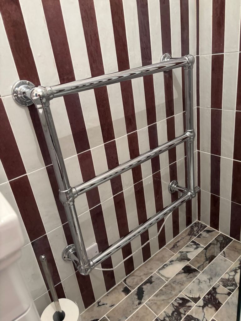 DQ Heating Hungerford Traditional Designer Steel Victorian style Heated Towel Rail