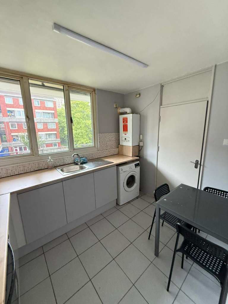 DOUBLE ROOM AVAILABLE NOW CANARY WARF , E14 – 3 minutes from station