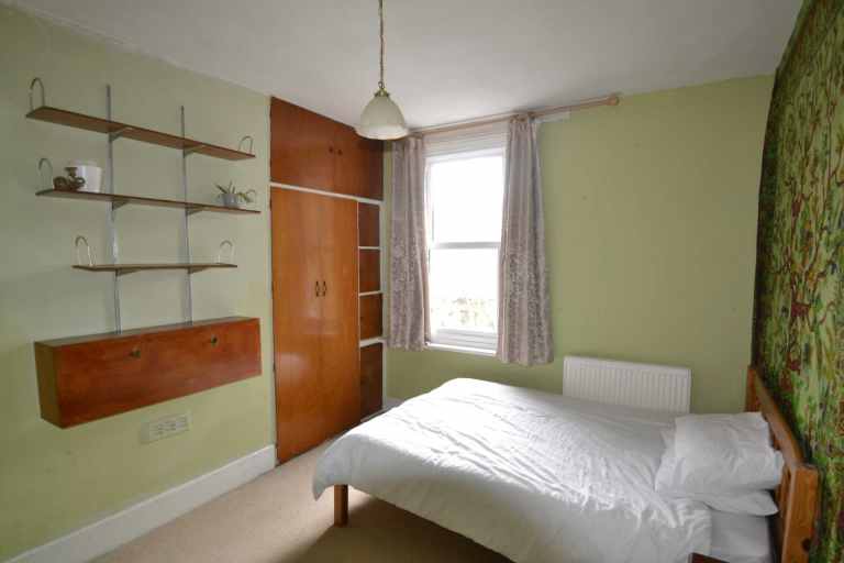 1 bedroom in Drayton Garden, Ealing