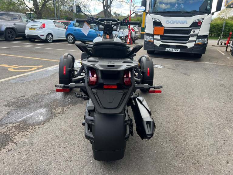2025 Can-Am Canyon 1330cc 6 speed semi automatic Spyder trike