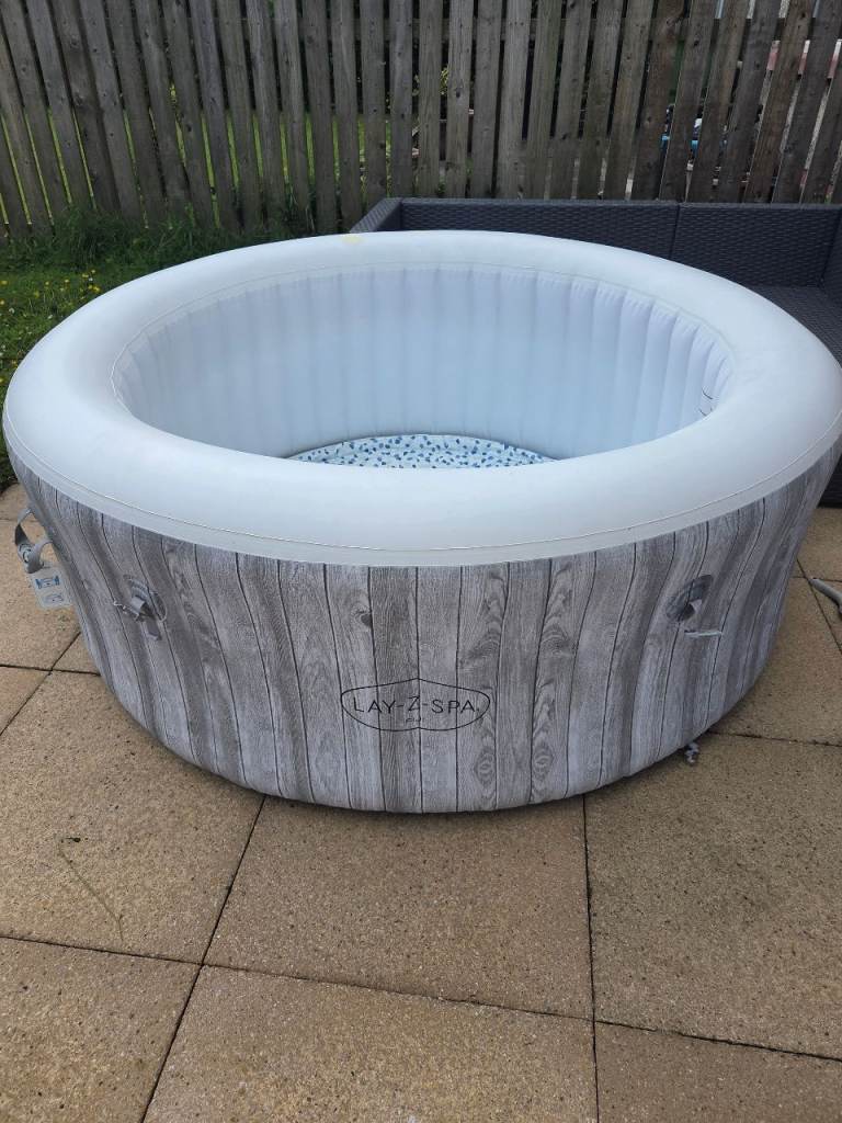Lazy spa hot tub