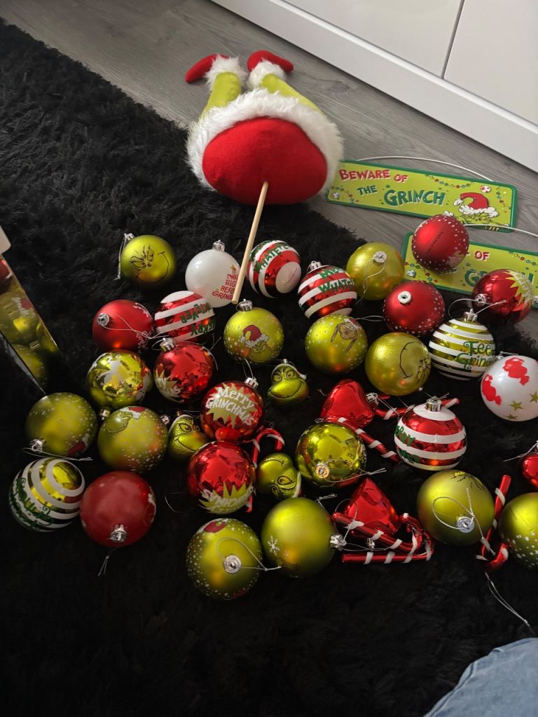 Grinch Christmas Baubles Bundle – Good Condition