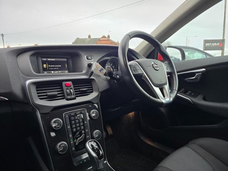 2017 Volvo V40 T2 [122] Momentum 5dr Geartronic HATCHBACK Petrol Automatic
