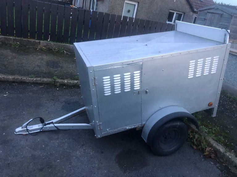 Dog trailer