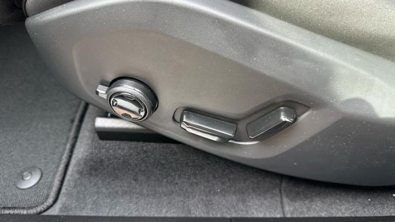 2025 Volvo XC60 2.0 B5 MHEV Plus Auto AWD Euro 6 (s/s) 5dr ESTATE Petrol/Electric Hybrid Automatic