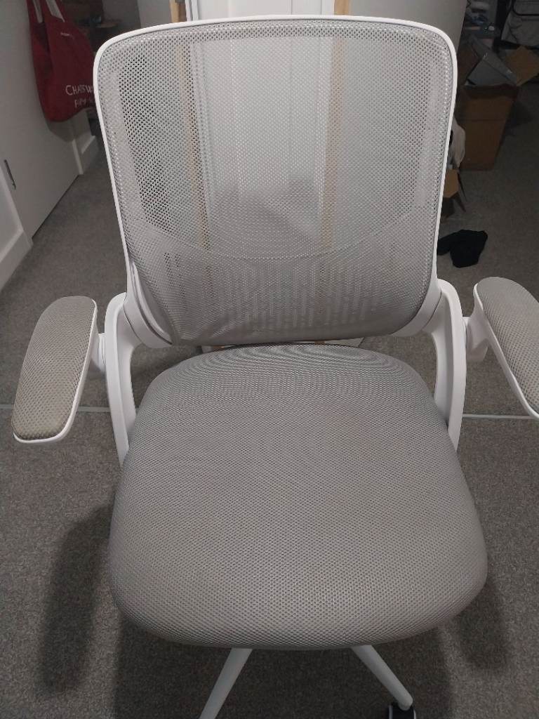 Grey Mesh Office Chair with White Frame – Good Condition