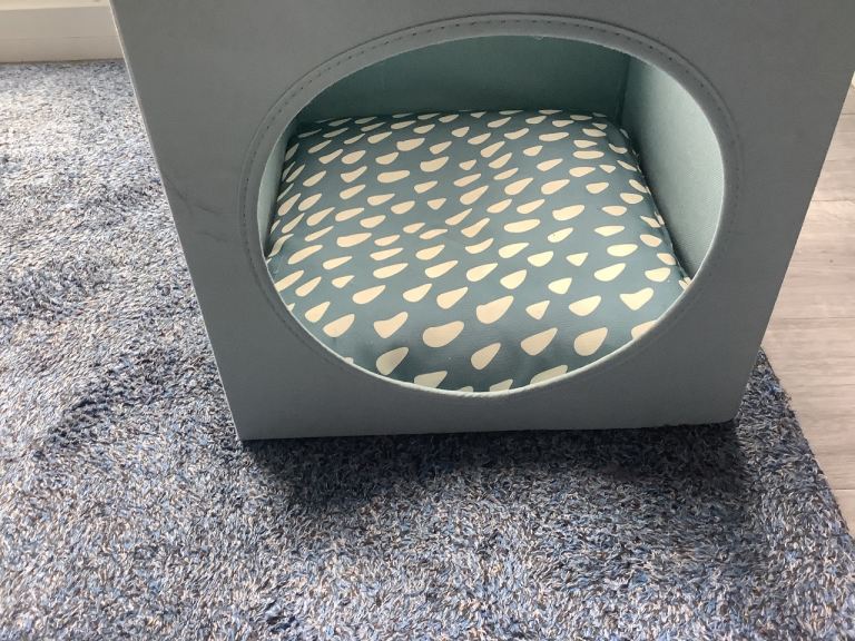 Cat bed/ cube 💯 goes to Waifs and Strays Dorset