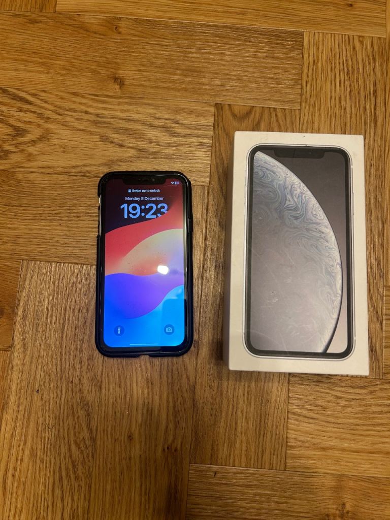 Apple iPhone xr boxed instructions white free case ear pod headphones 64gb phone 