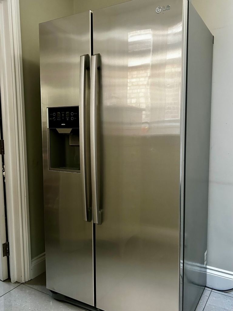 LG Stainless Steel American Style Fridge Freezer with Water Dispenser