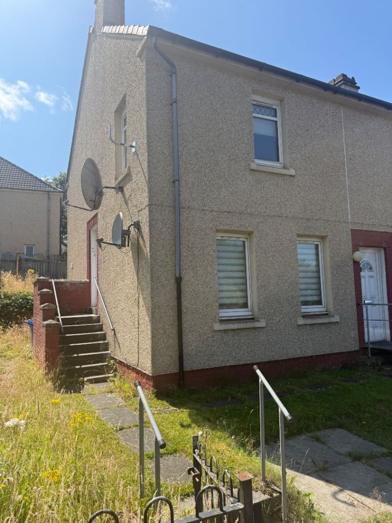 2 Bedroom Upper Cottage Flat - available now 