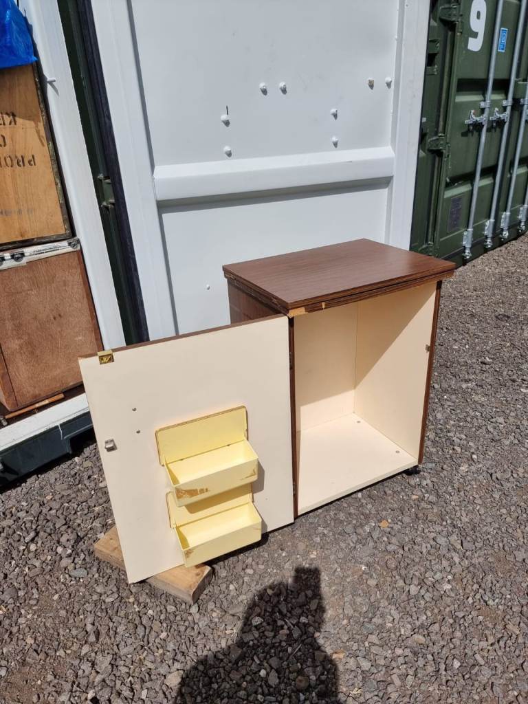 Toyoto Atlantis Sewing Machine x Cabinet.