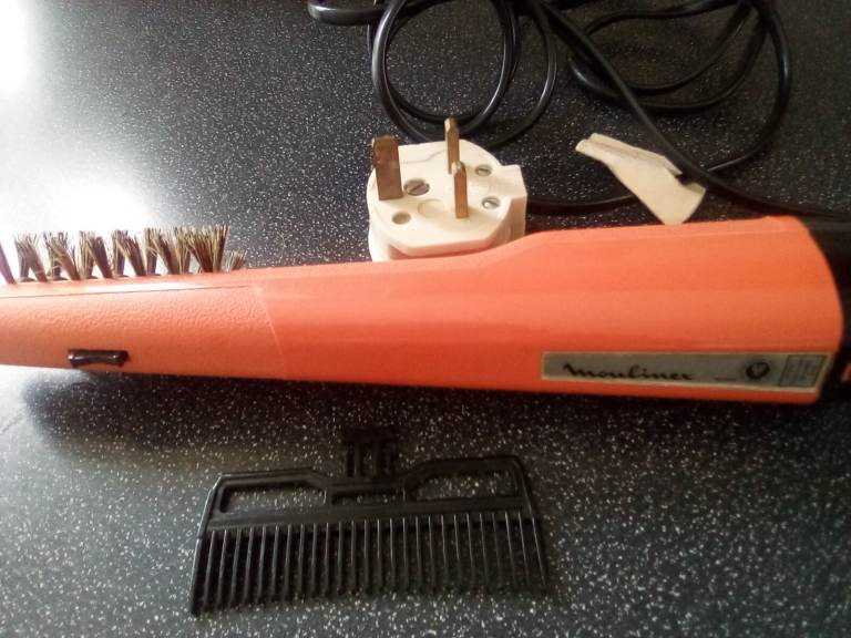 Hot styling brushes Moulinex and Remington