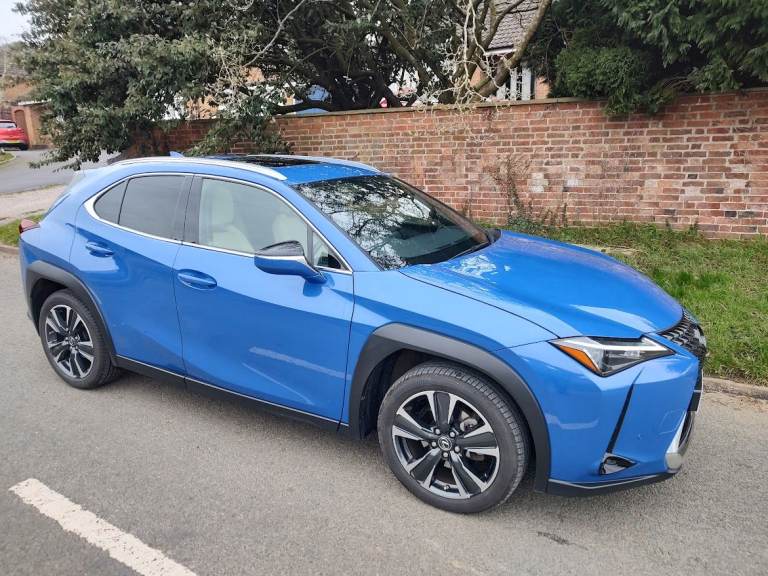 2024 Lexus ux 250h premium plus + sunroof @50 mpg 12k miles, leather, 12'' touchscreen apple/andr'd 