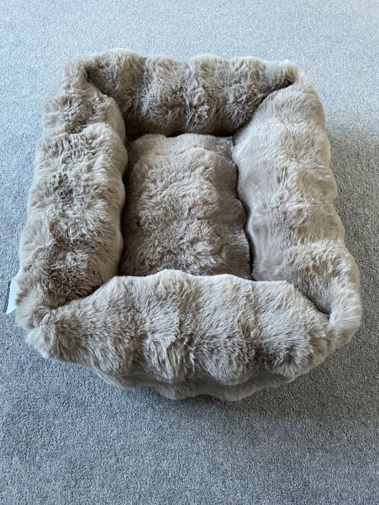 Scruffs medium alpine dog bed taupe