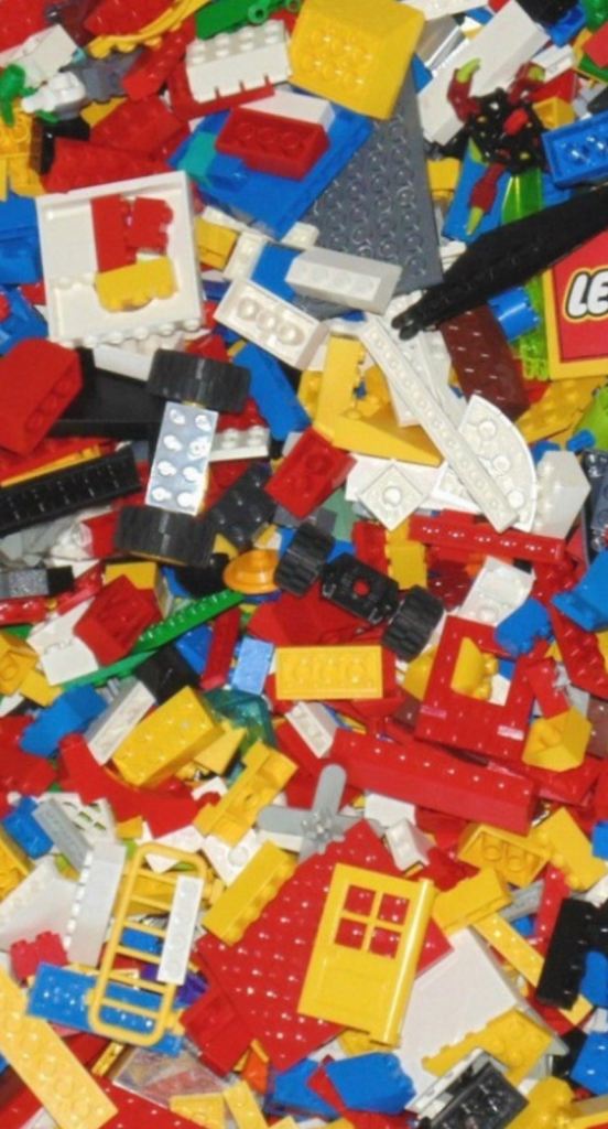 Big box of multicoloured building blocks – good condition