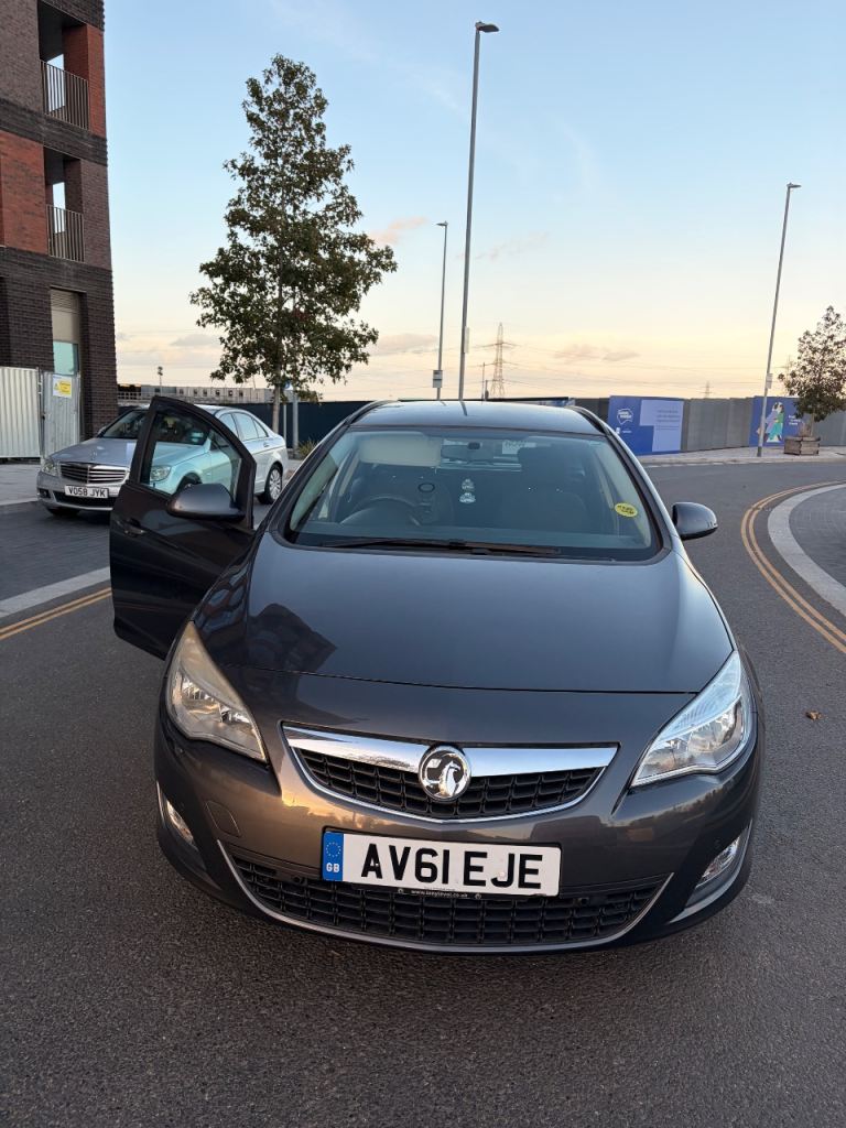 Vauxhall, ASTRA, Estate, 2011, Other, 1598 (cc), 5 doors