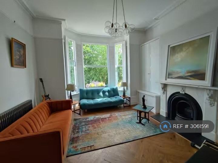 1 bedroom flat in Thicket Road, London, SE20 (1 bed) (#3061591)
