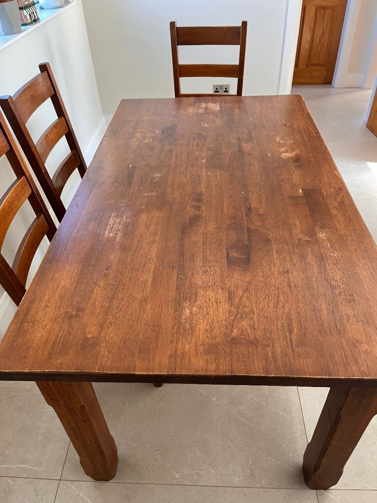 Dining table and 6 chairs 