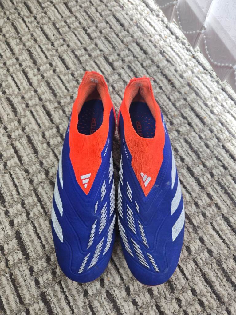 Adidas predators laceless football boots FG size 8