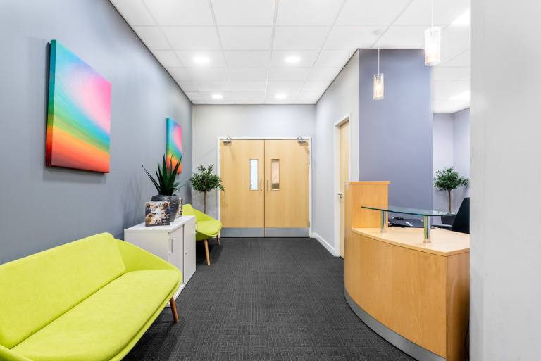 Leeds - LS12 6LN \ Establish a Professional Presence for Your Business