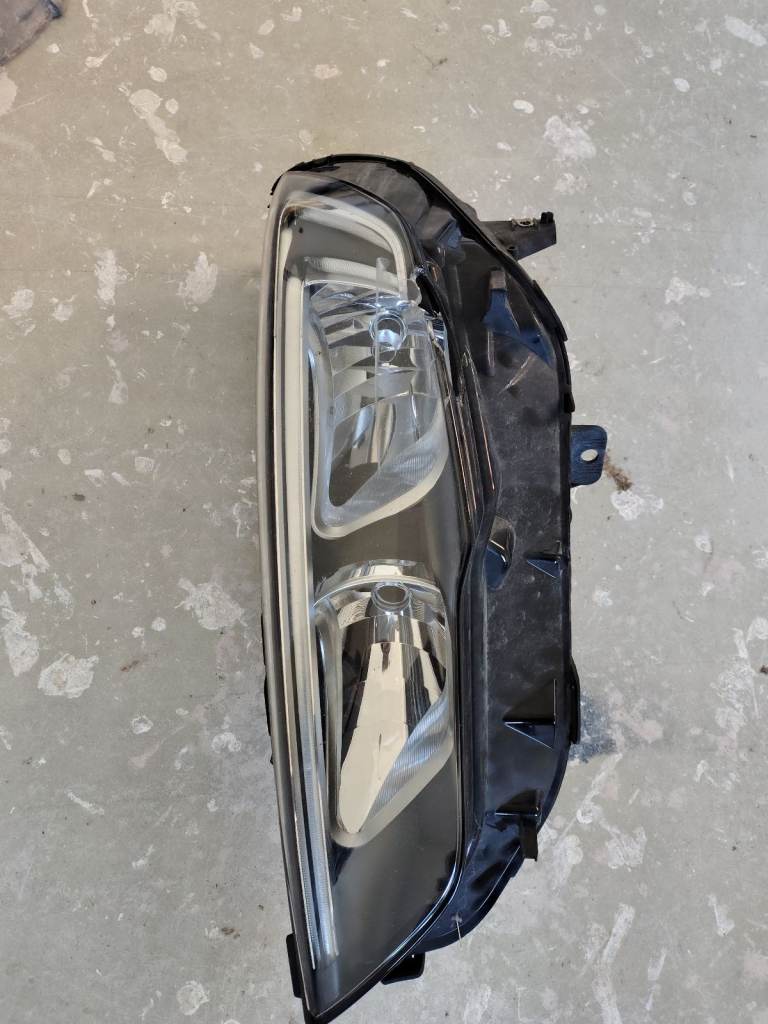 Vauxhall insignia head light 2017 MK2 