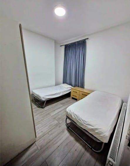 Paying guest PG accommodation Shared room very big room short long term roomshare zone 2