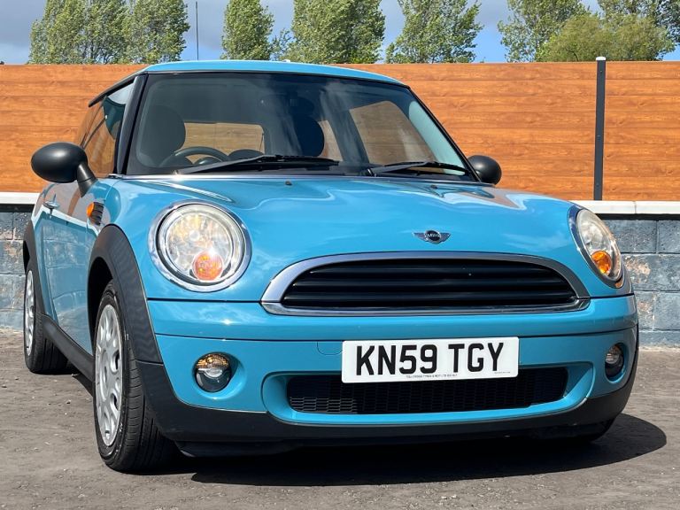 GORGEOUS LOW MILEAGE MINI 1.4 FIRST - YEAR MOT 