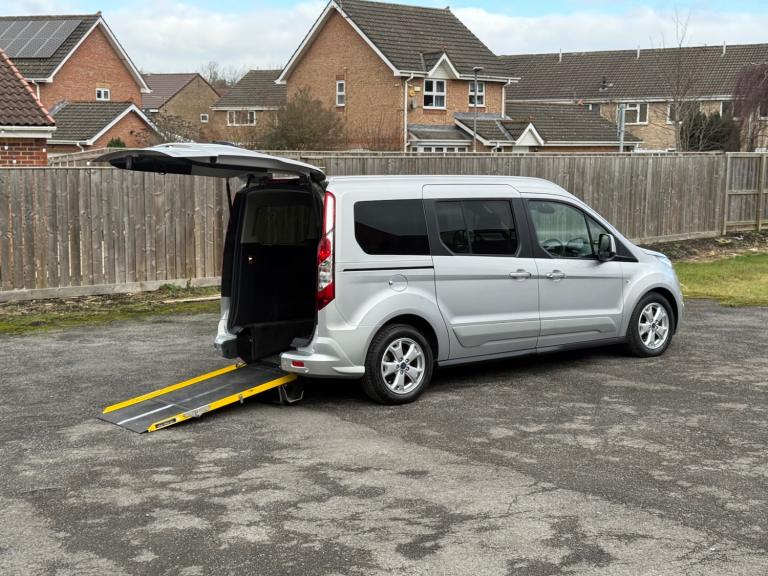 2018 FORD GRAND TOURNEO CONNECT AUTOMATIC TITANIUM WHEELCHAIR ACCESSIBLE VEHICLE