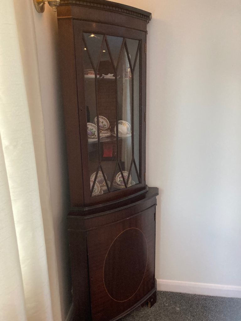lovely  display corner unit in excellent condition 
