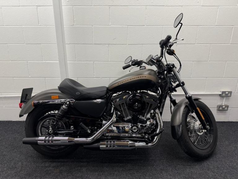 HARLEY-DAVIDSON XL1200C CUSTOM SPORTSTER ** 1553 miles - 2 Keys - Alarm **