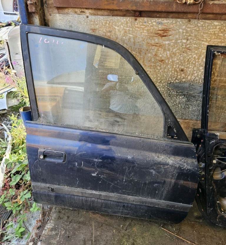 Land Cruiser Driver Right Side Door 100 Series SPARES OR REPAIRS Landcruiser 4x4