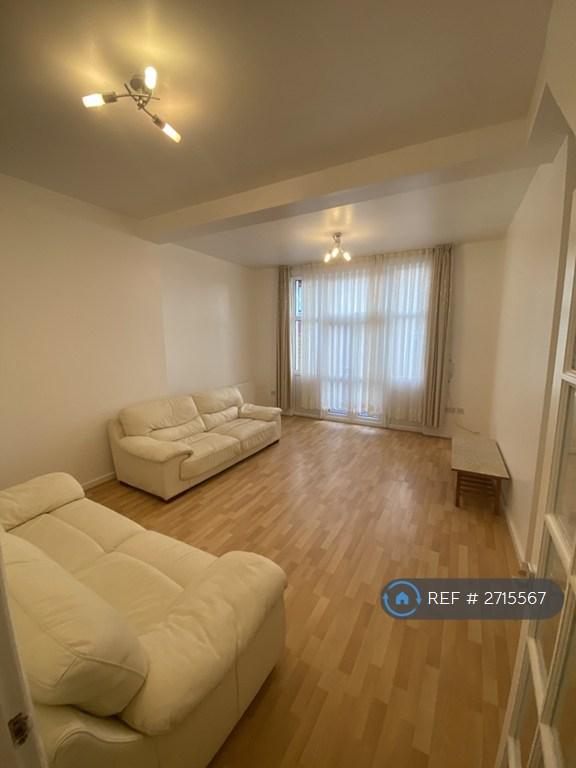 3 bedroom house in Boscombe Avenue, London, E10 (3 bed) (#2715567)