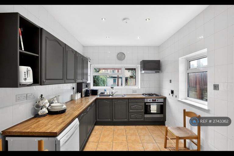 1 bedroom in Morrison Avenue, London, N17 (#2743362)