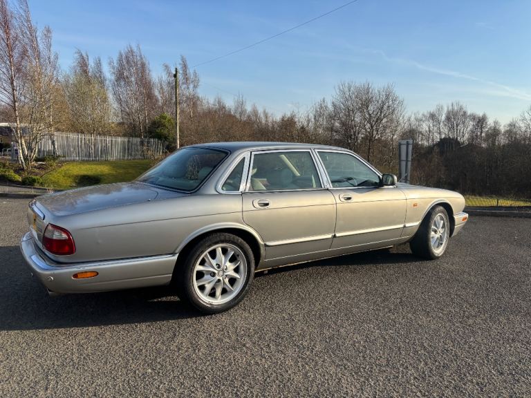 Jaguar XJ XJ EXECUTIVE 2001 240 BHP petrol automatic  