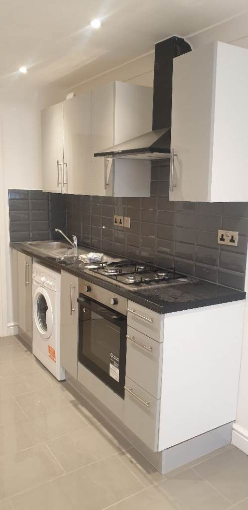 Studio flat for rent in Reading £950 pm availabile August 2025 all bills included + wifi & parki g