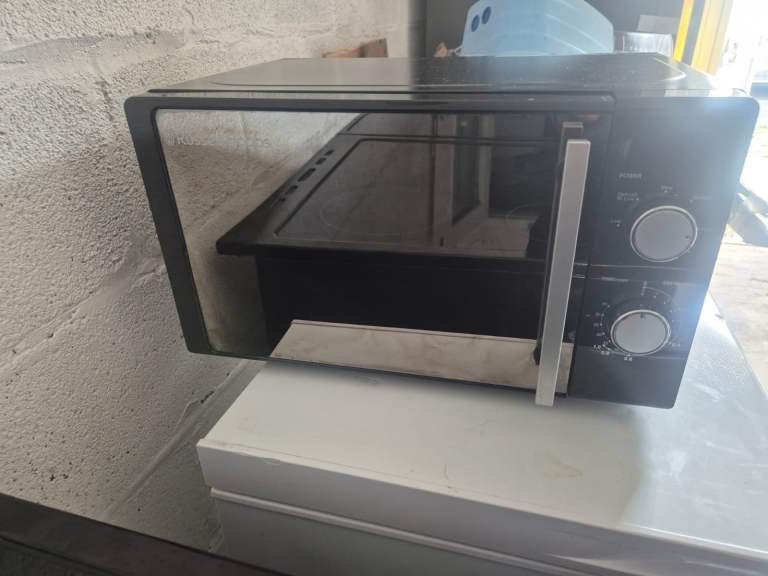 Microwave Oven – Good Condition, Black