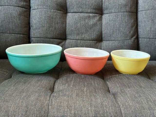 Retro Vintage Pyrex Nesting Bowls - Pastel Colours